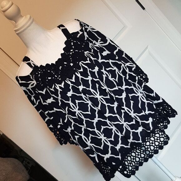 Crown & Ivy Navy and White Cold Shoulder LA ISLA Blouse NWT - Picture 1 of 12